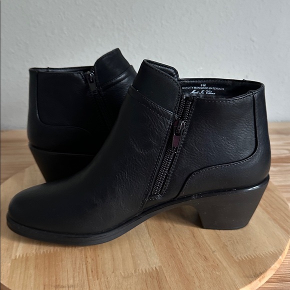 Easy Street Womens Langley Block Heel Booties - Picture 2 of 5